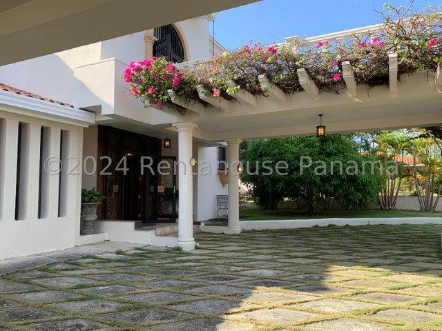 Exclusive House in Club de Golf